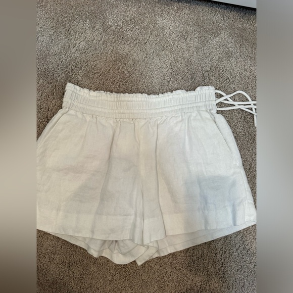 J Crew White Shorts with ties. Great condition size XXS. - Picture 2 of 4